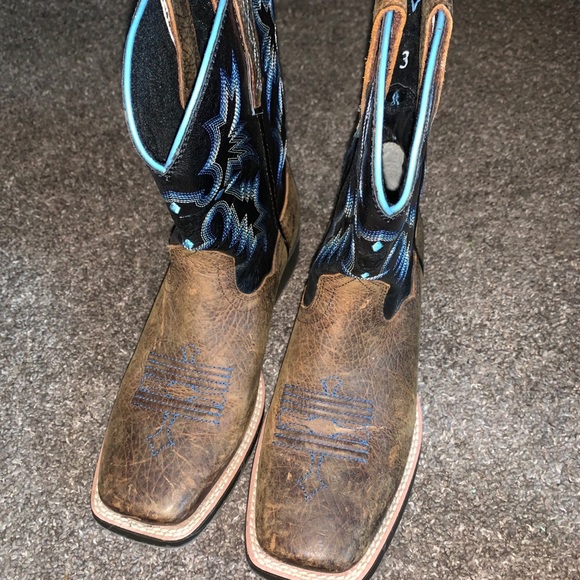 Ariat cowgirl boots - Picture 1 of 4